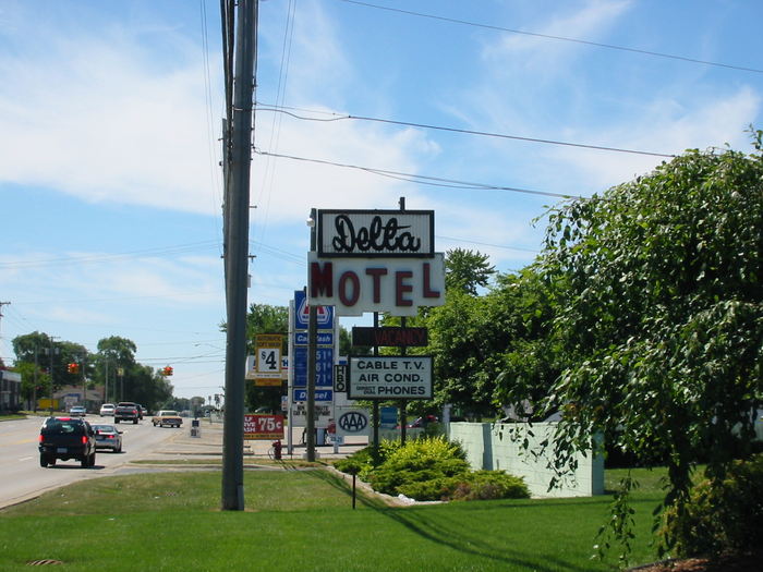 Delta Motel - 2003 Photo Of Old Sign